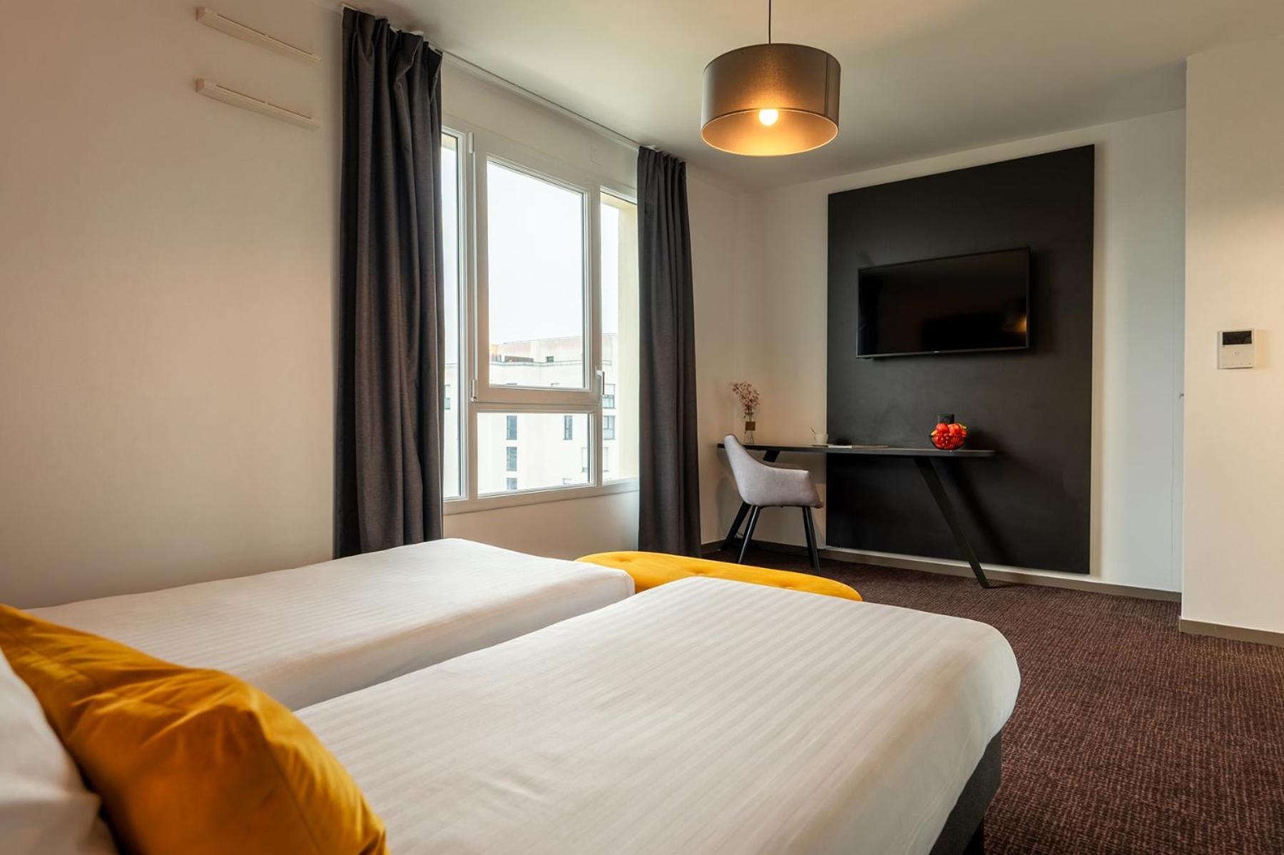 Néméa Appart'Hôtel Vélizy Europe Esterno foto