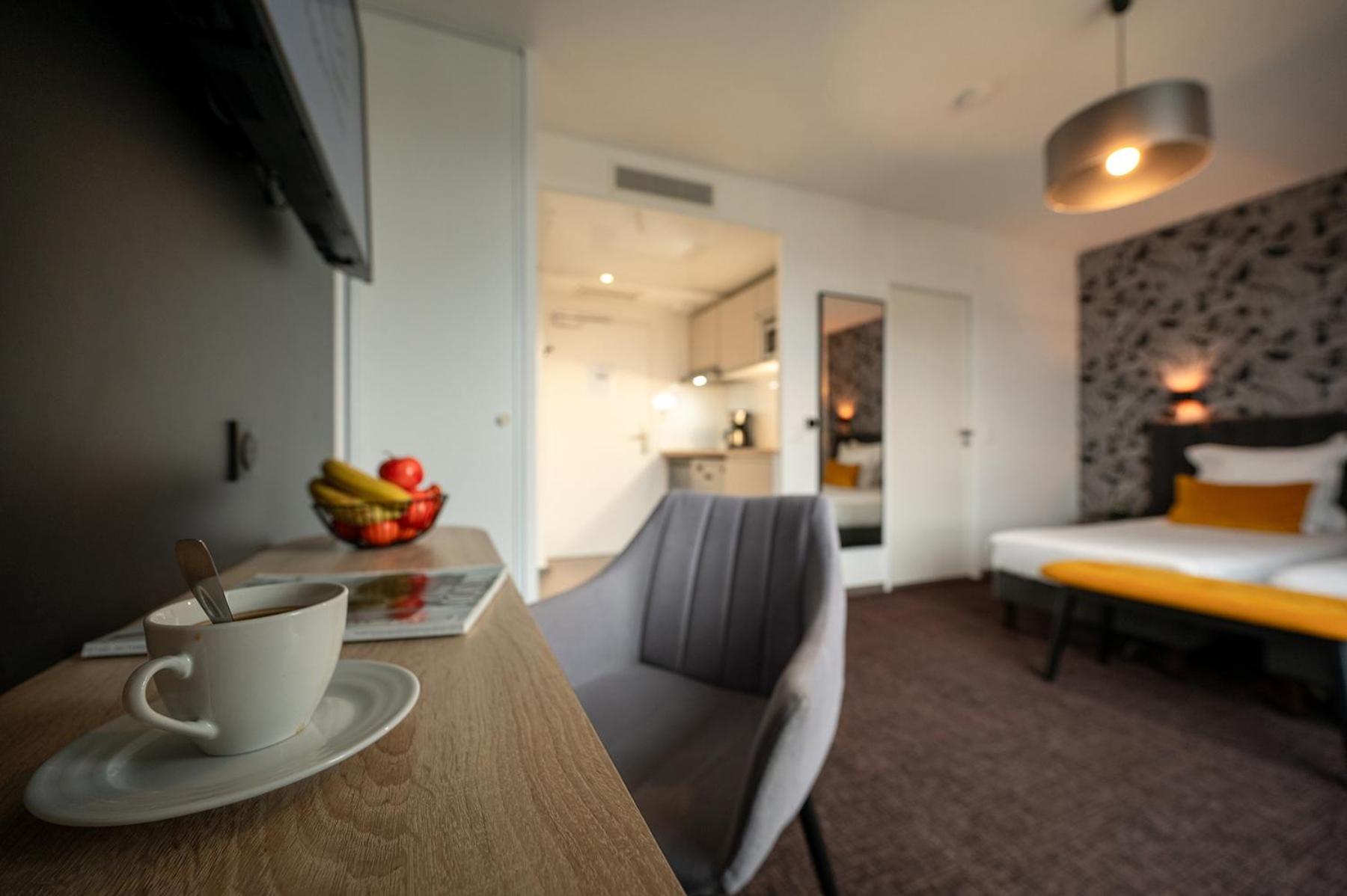 Néméa Appart'Hôtel Vélizy Europe Esterno foto
